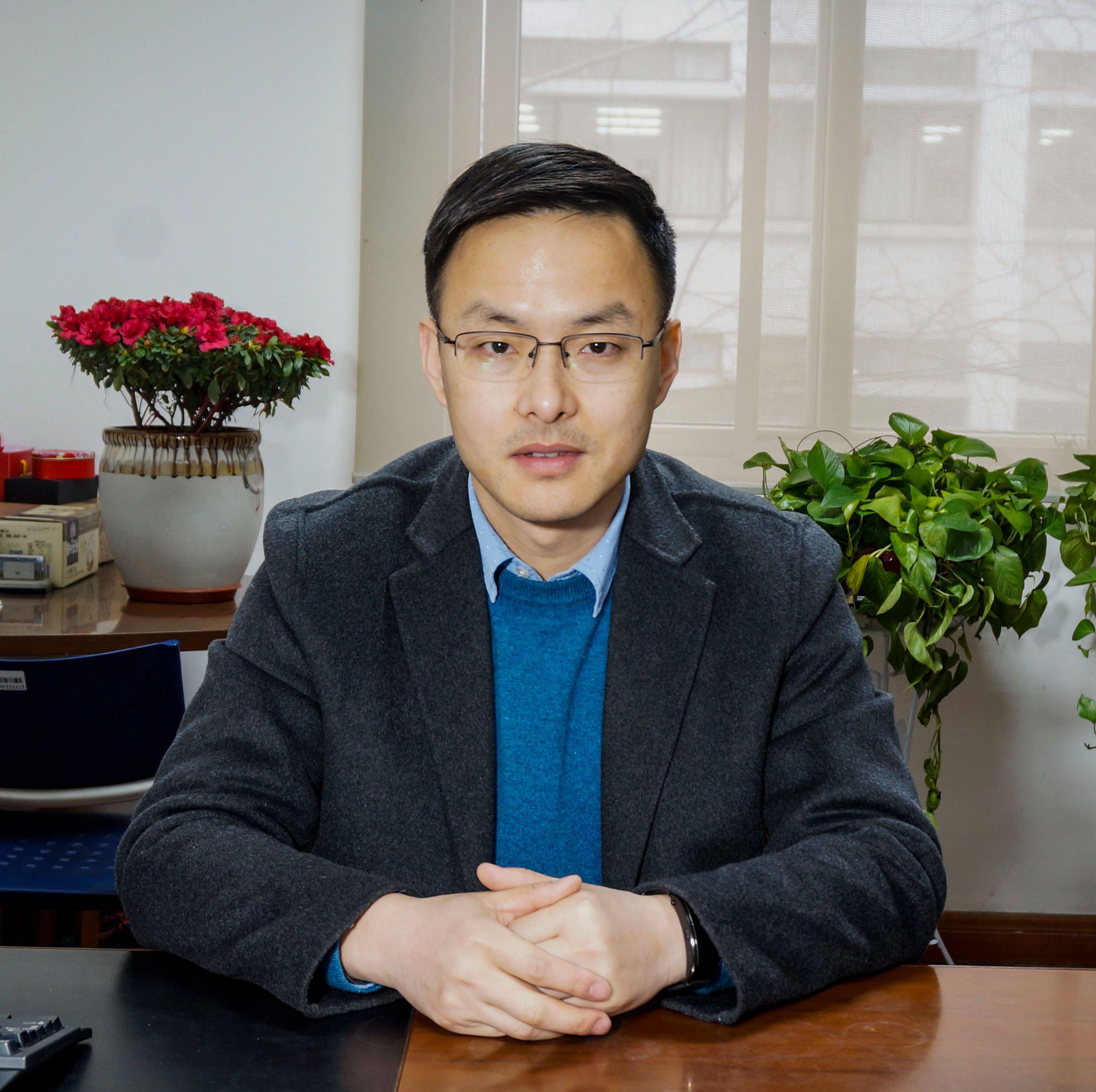 com 系科: 个人简历 论文和专著 科研项目 科研获奖 教授课程